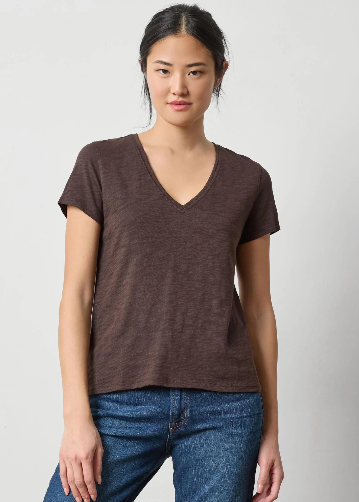 SHORT SLEEVE BACK SEAM V-NECK