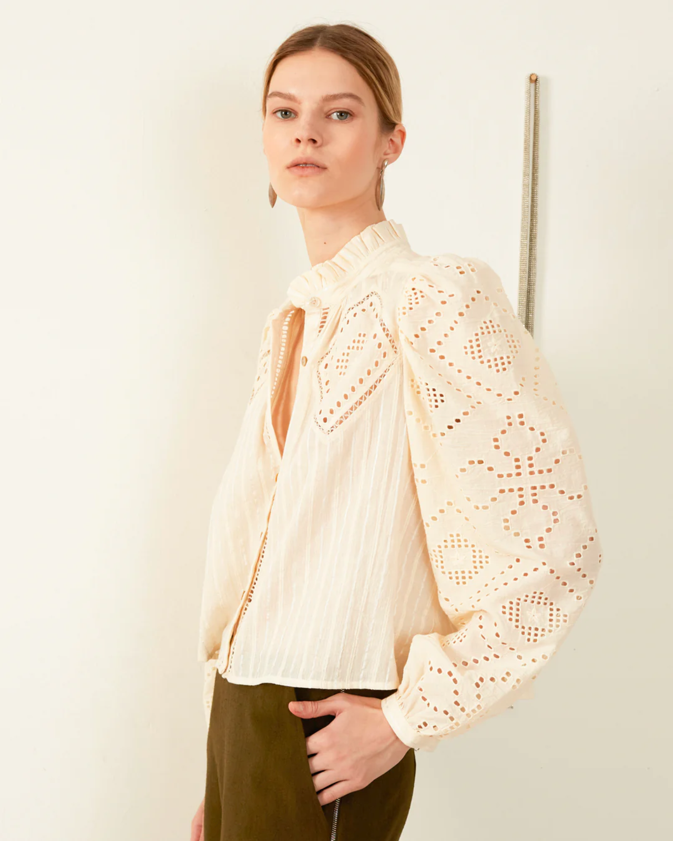 ANNABEL PEARL EYELET SHIRT