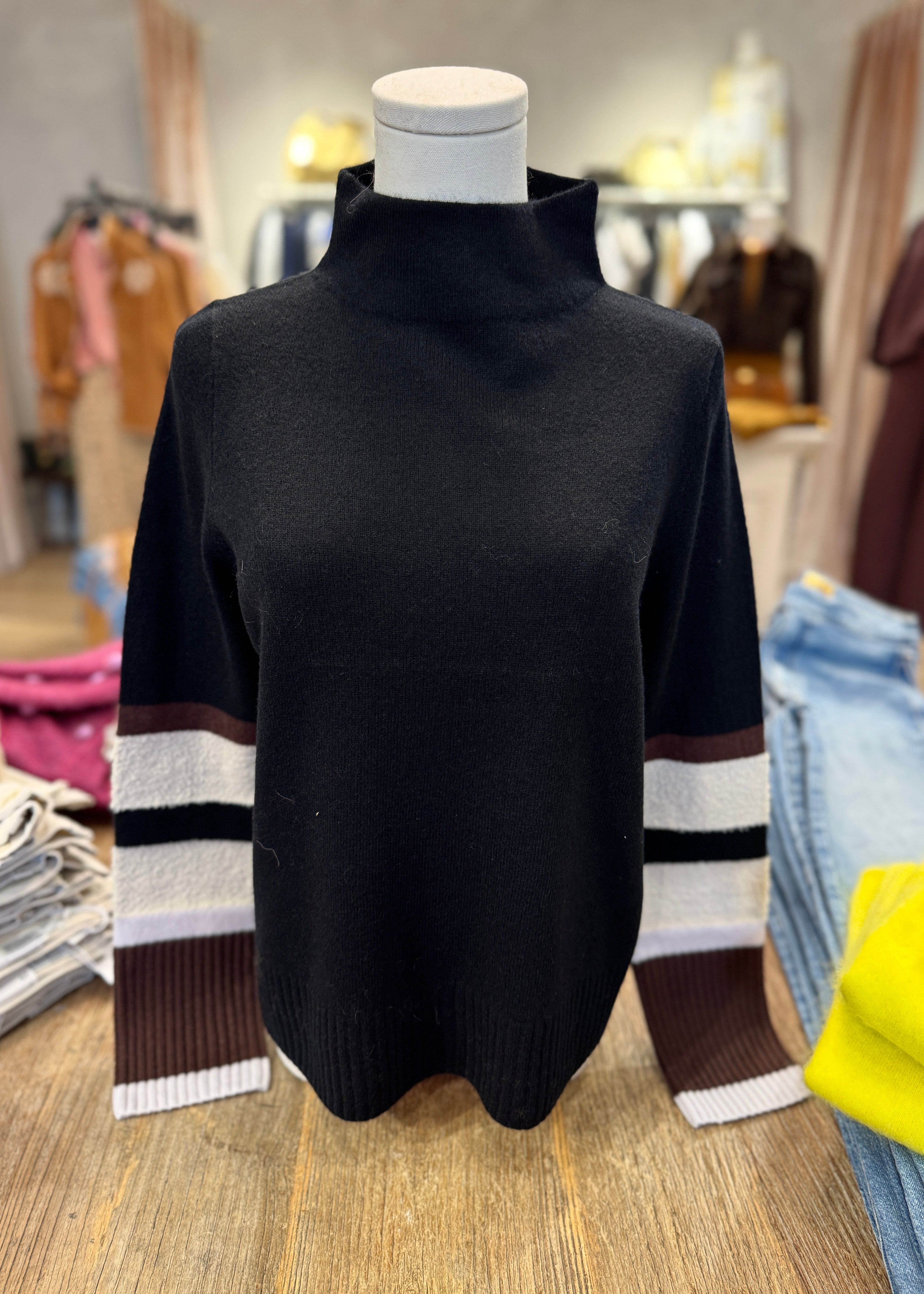 CUFF LUCK SWEATER