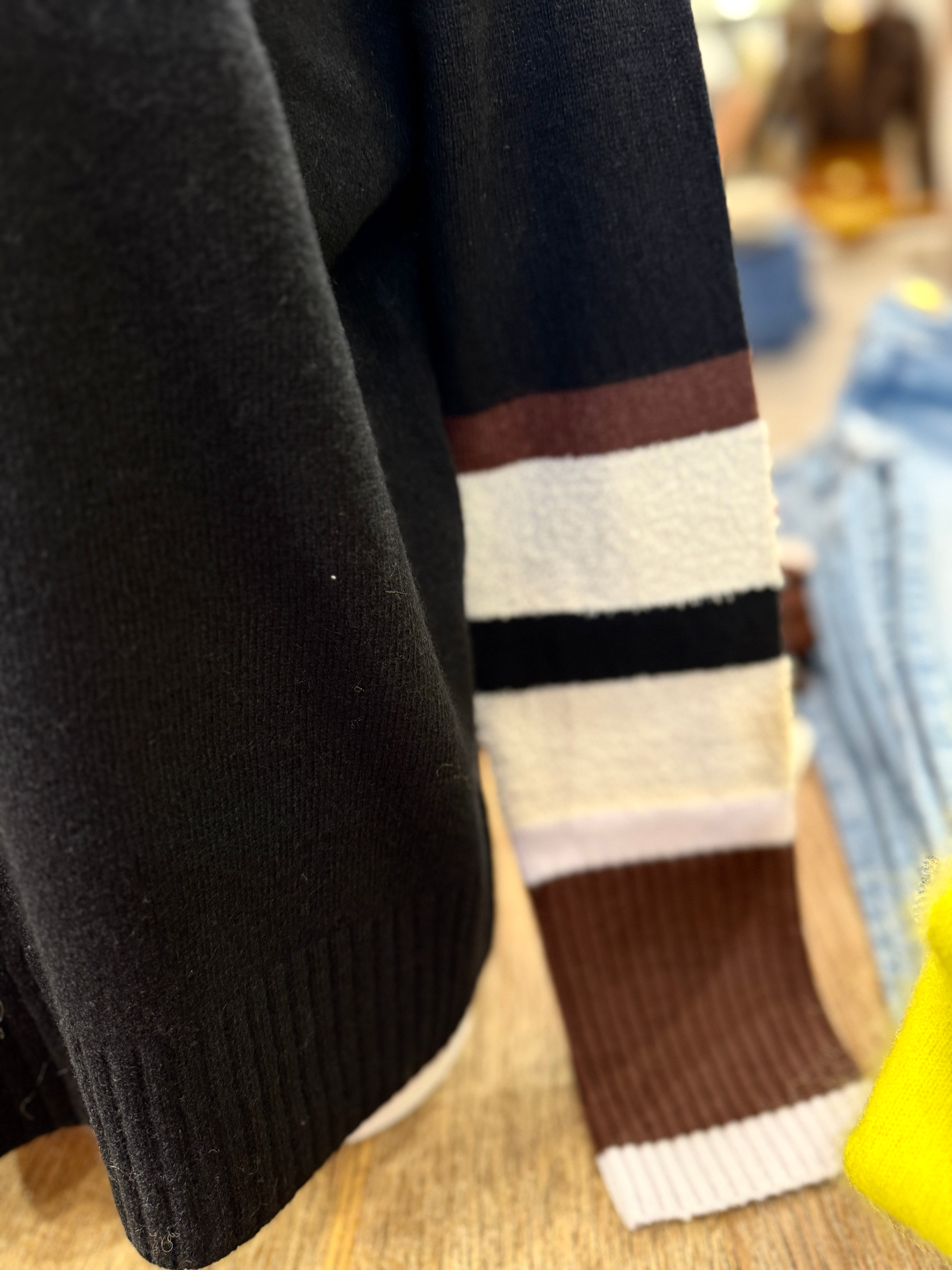 CUFF LUCK SWEATER