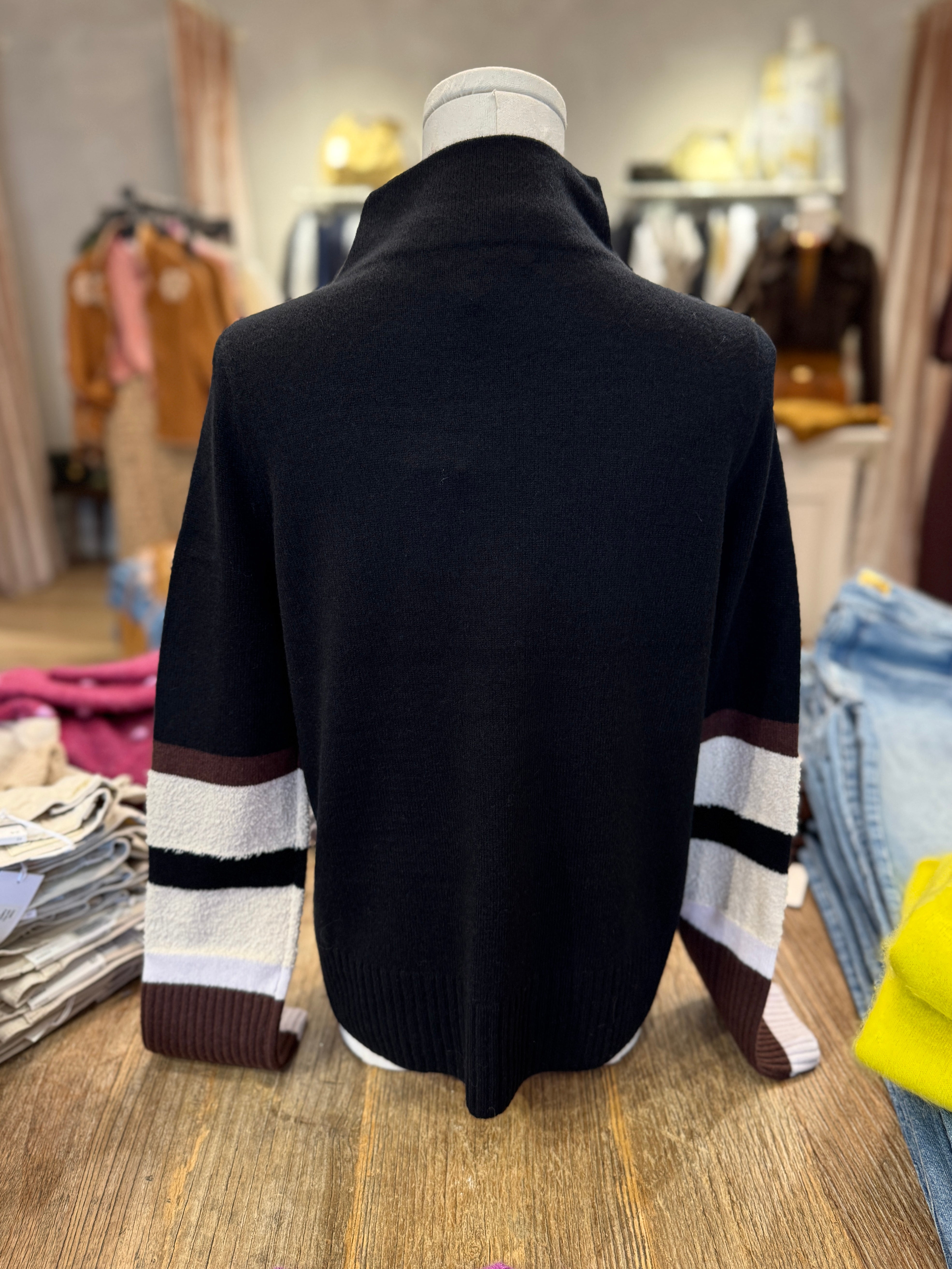 CUFF LUCK SWEATER
