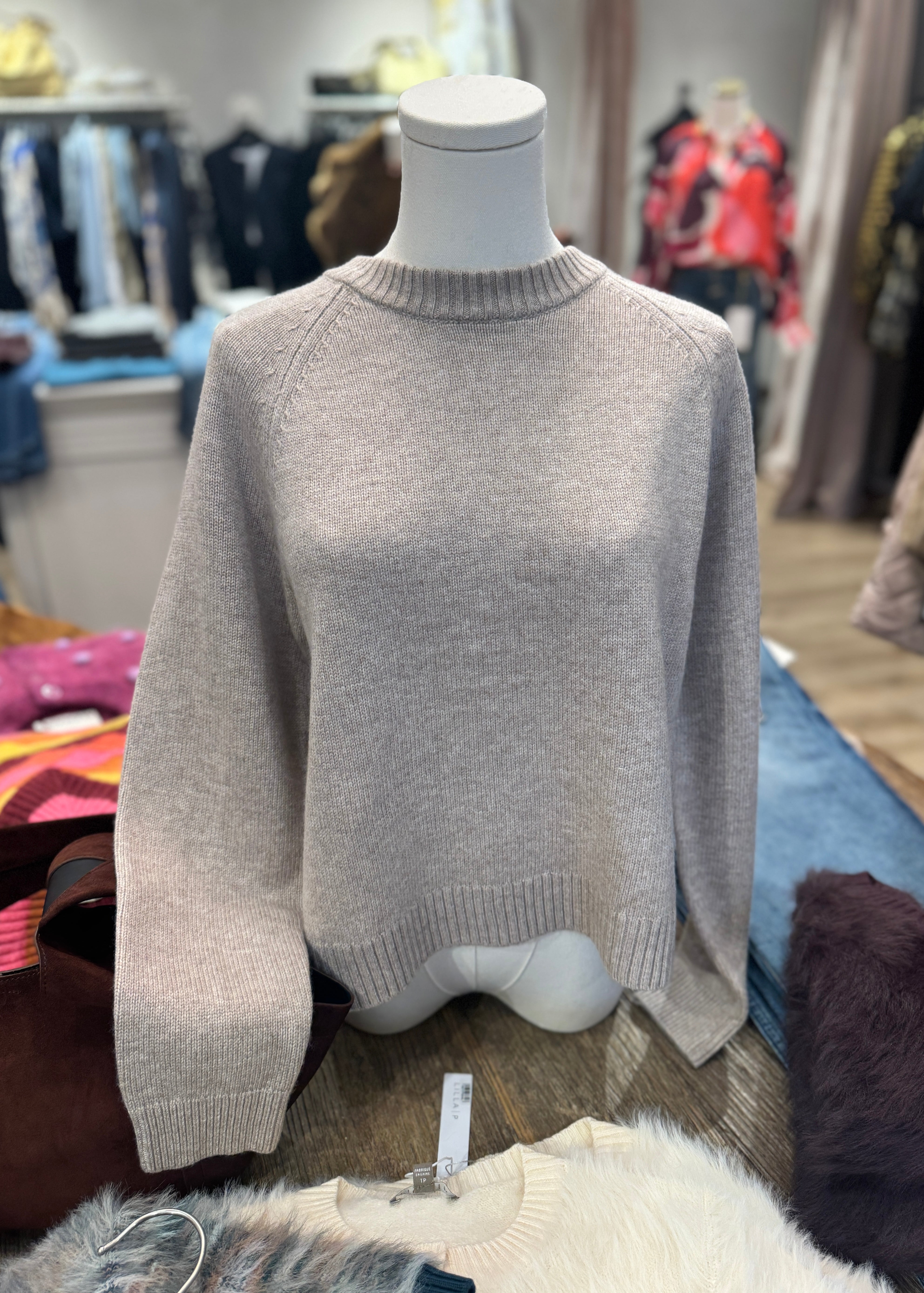 PLEAT BACK RAGLAN SWEATER