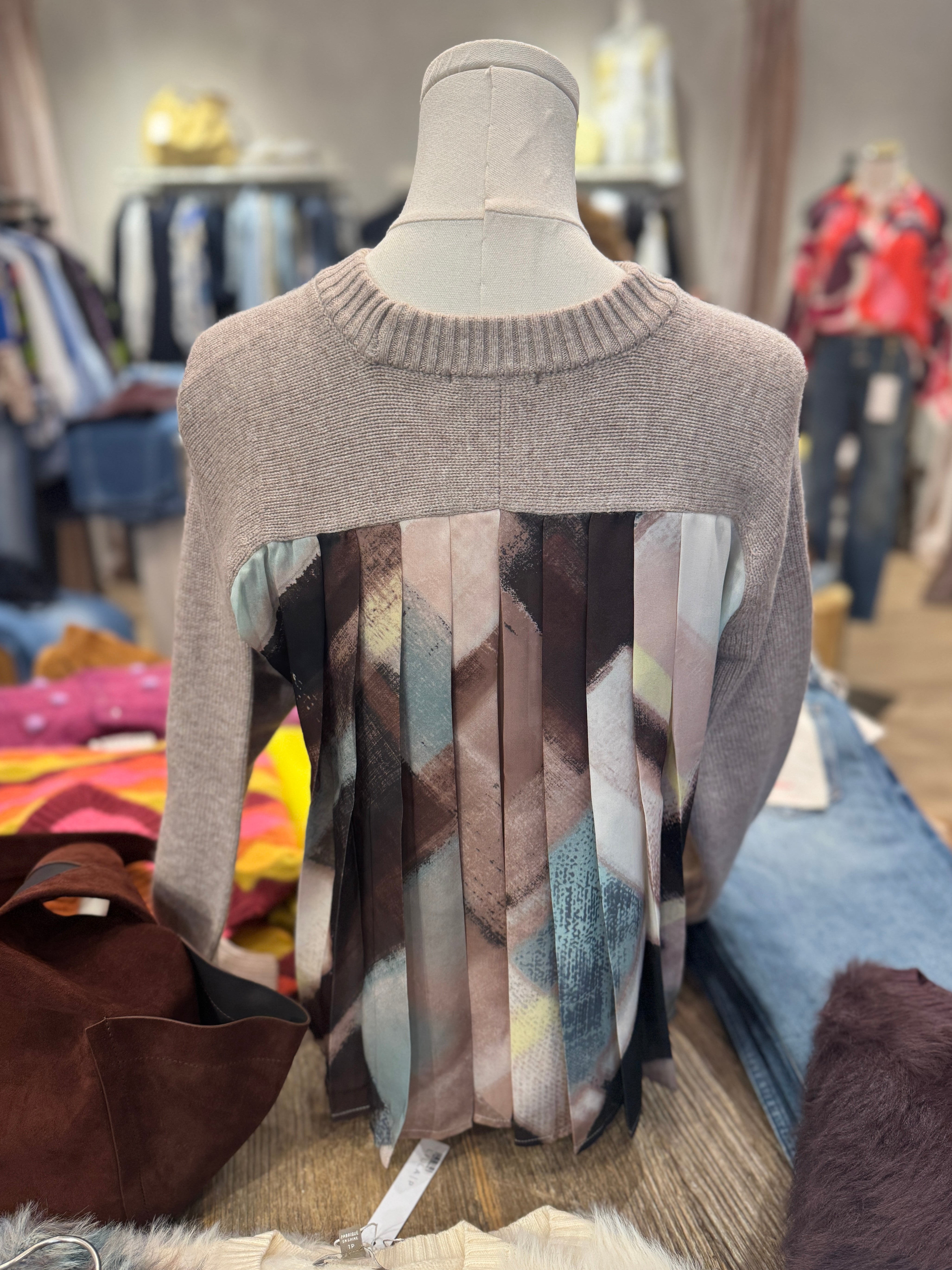 PLEAT BACK RAGLAN SWEATER