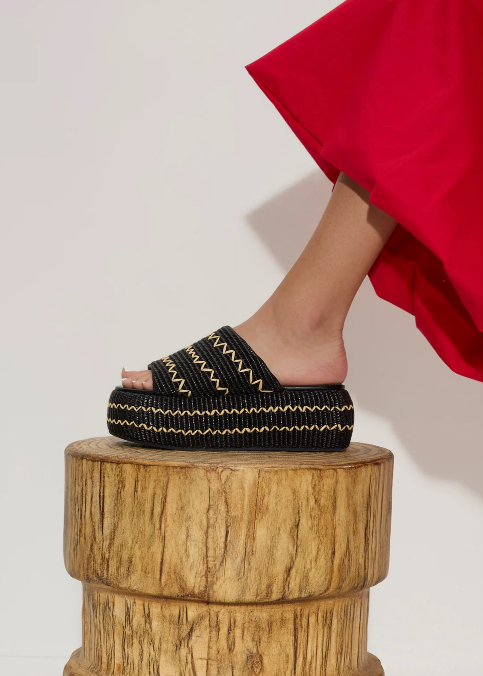 ZIG ZAG RAFFIA CLOUDY PLATFORM