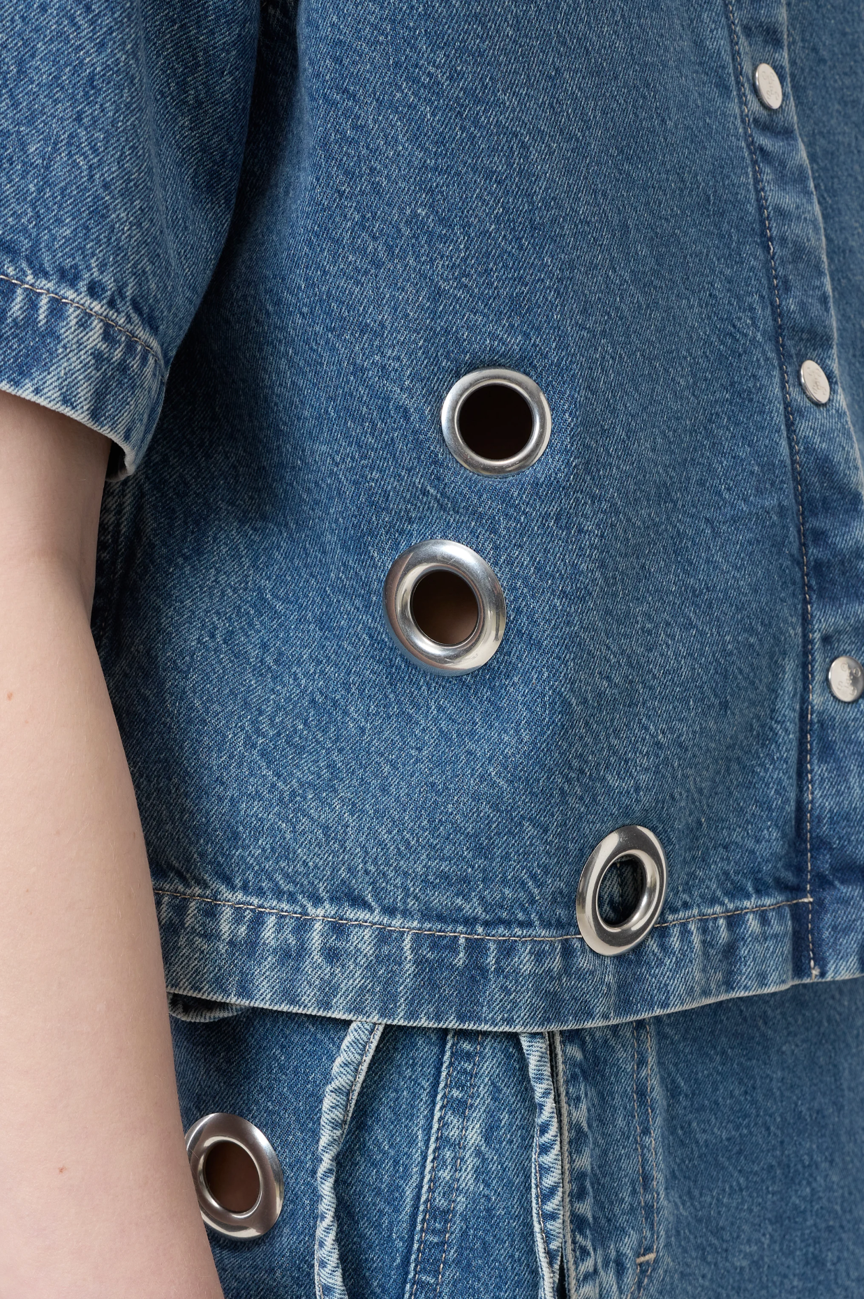 SHORT SLEEVE DENIM SHIRT