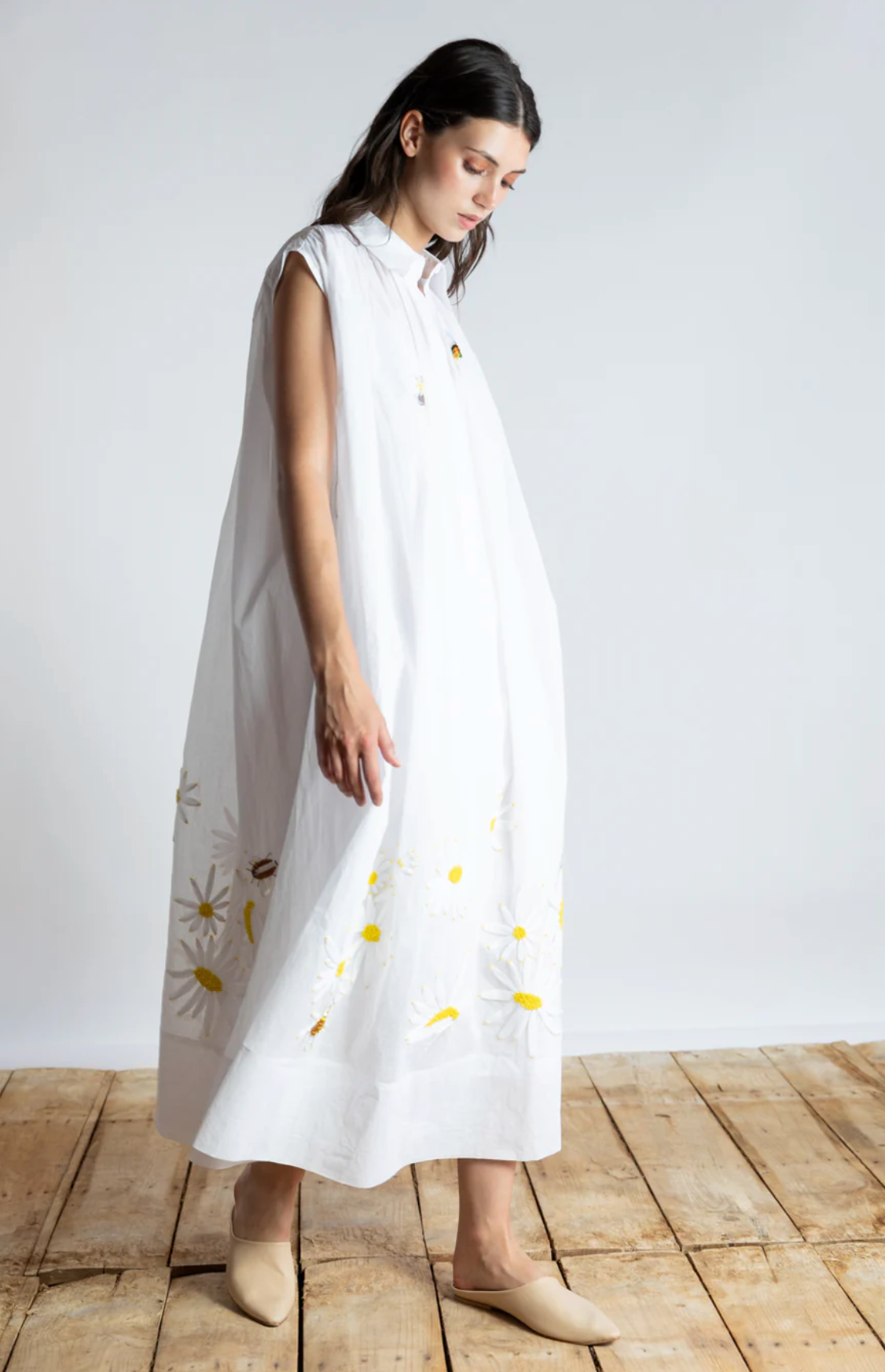 EMBROIDERED DAISY DRESS