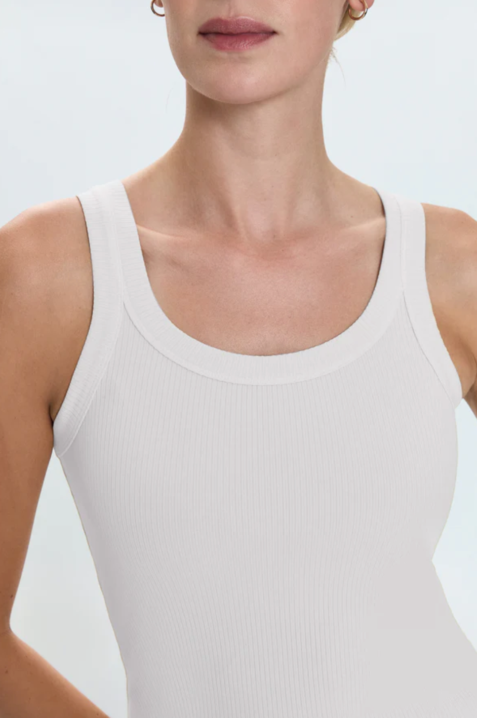 CHRISTY CURVED HEM TANK TOP