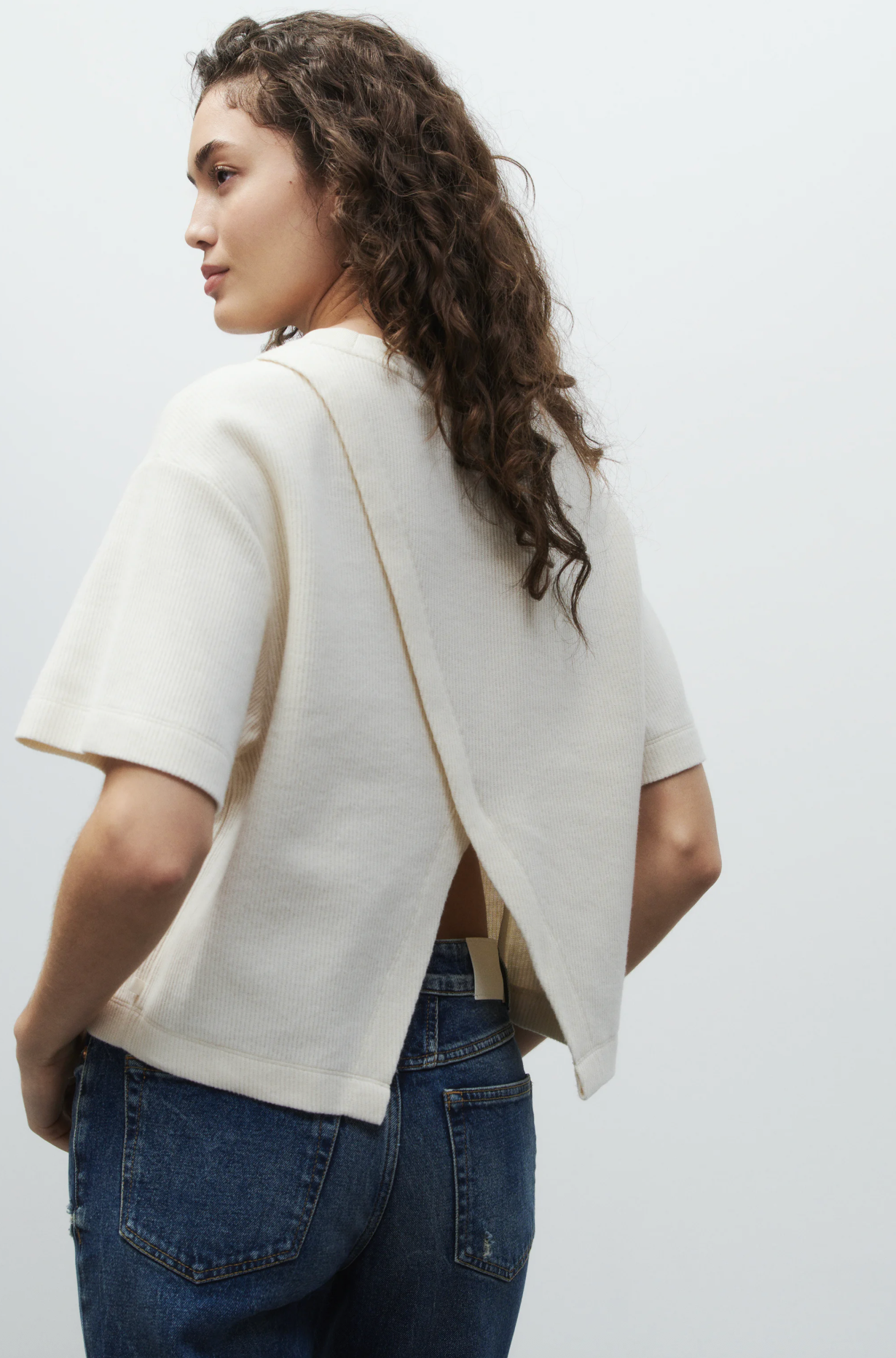 BACK SLIT T-SHIRT