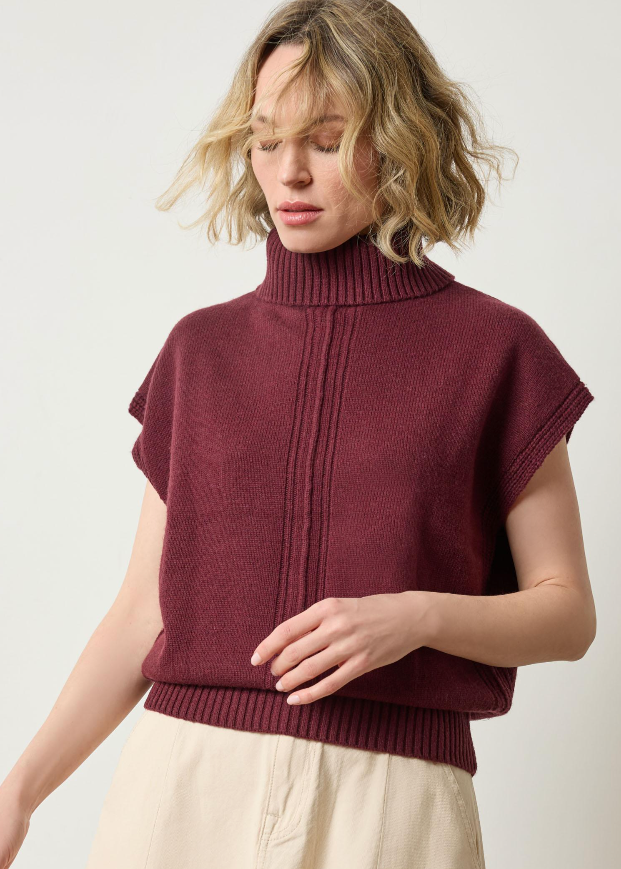 TURTLENECK WEDGE SWEATER