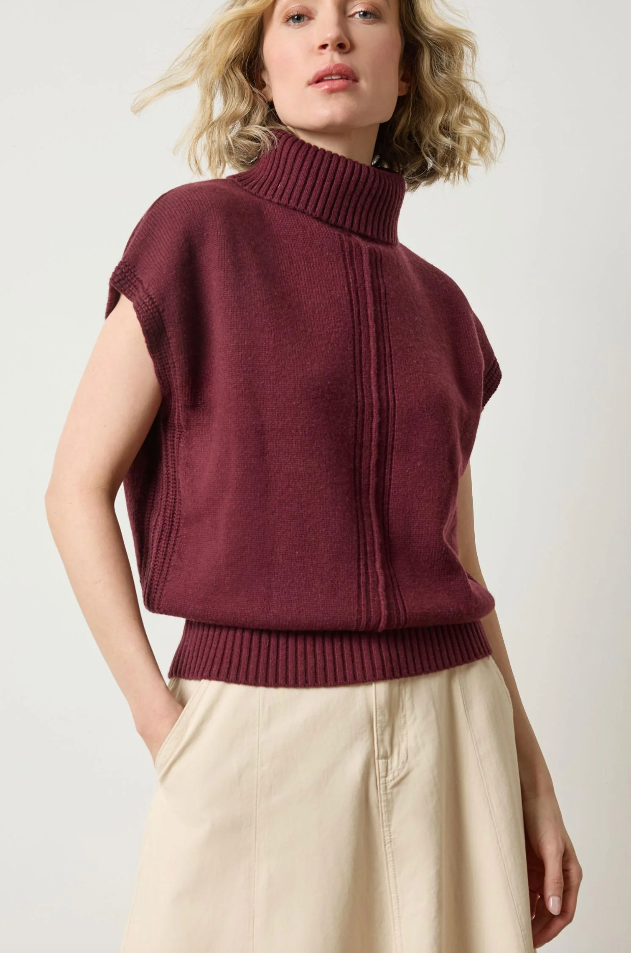 TURTLENECK WEDGE SWEATER