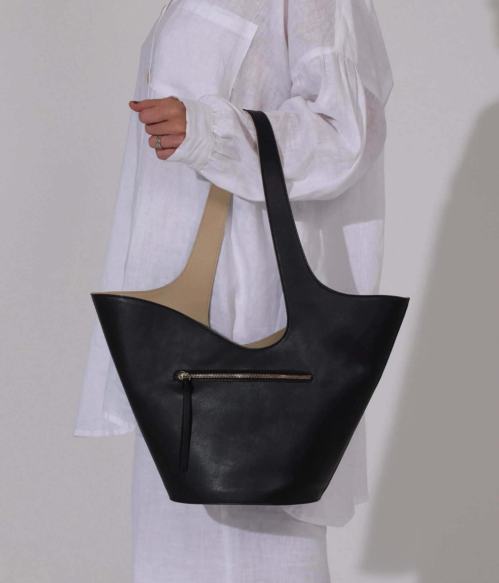 ASTRID TOTE BAG BLACK/MOCCASSIN
