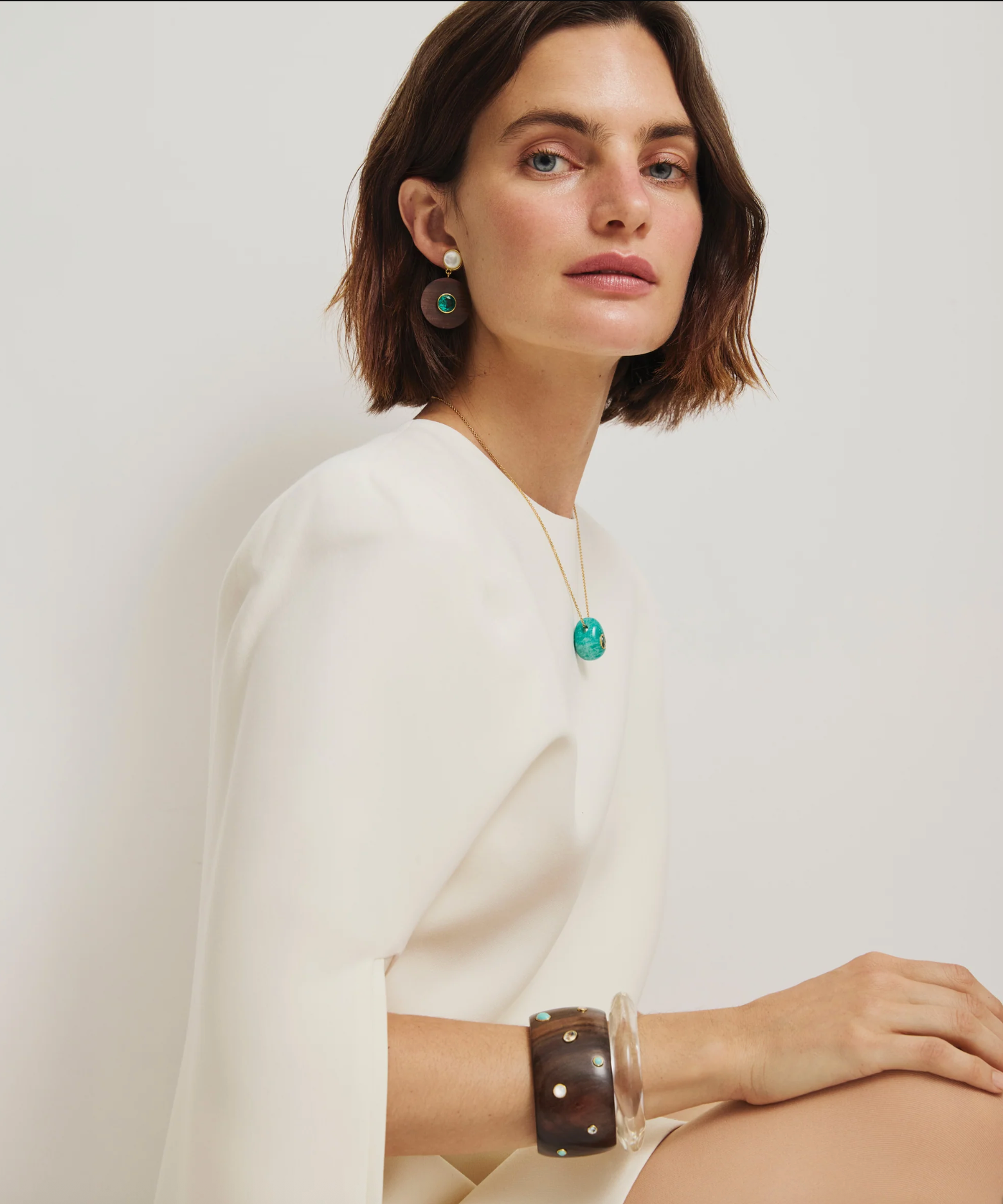 TAJ DISC EARRING IN ACACIA WOOD