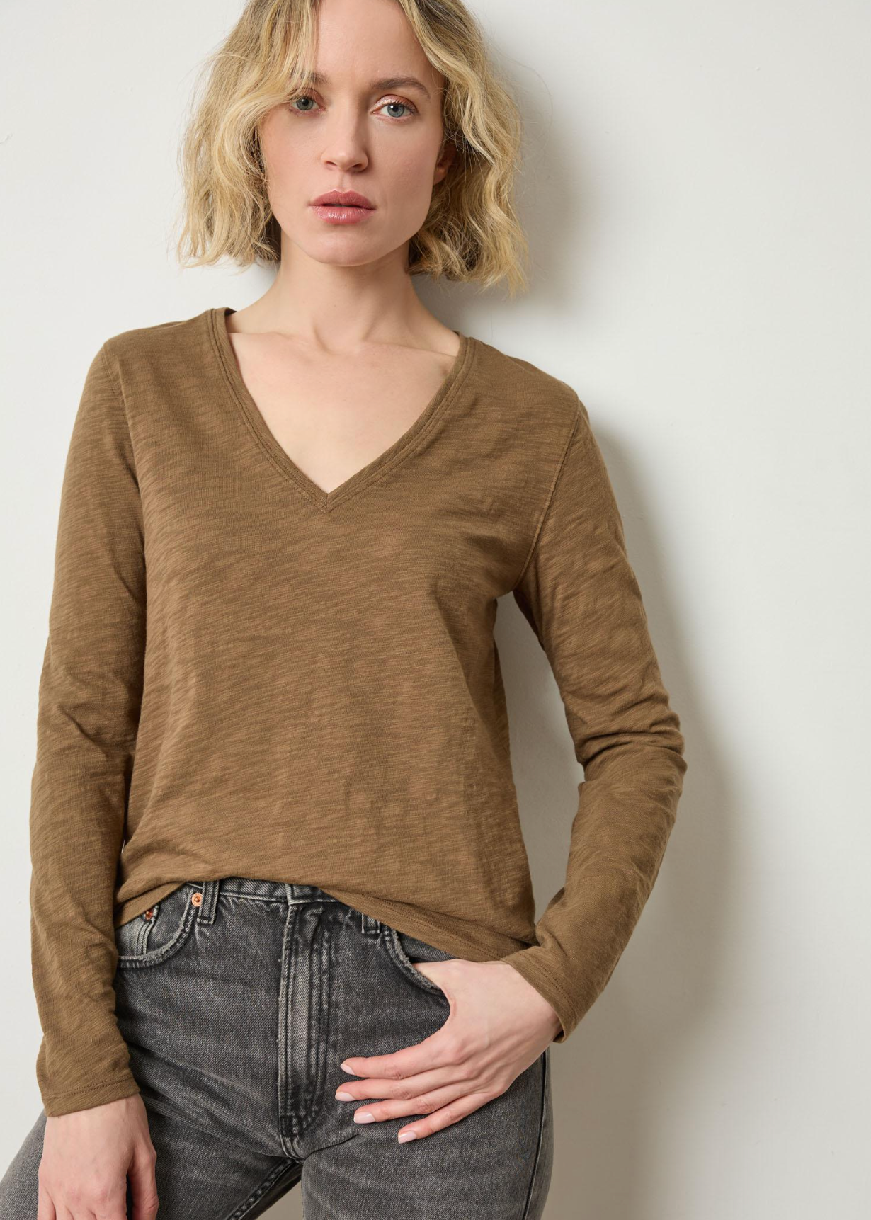 LONGSLEEVE V-NECK