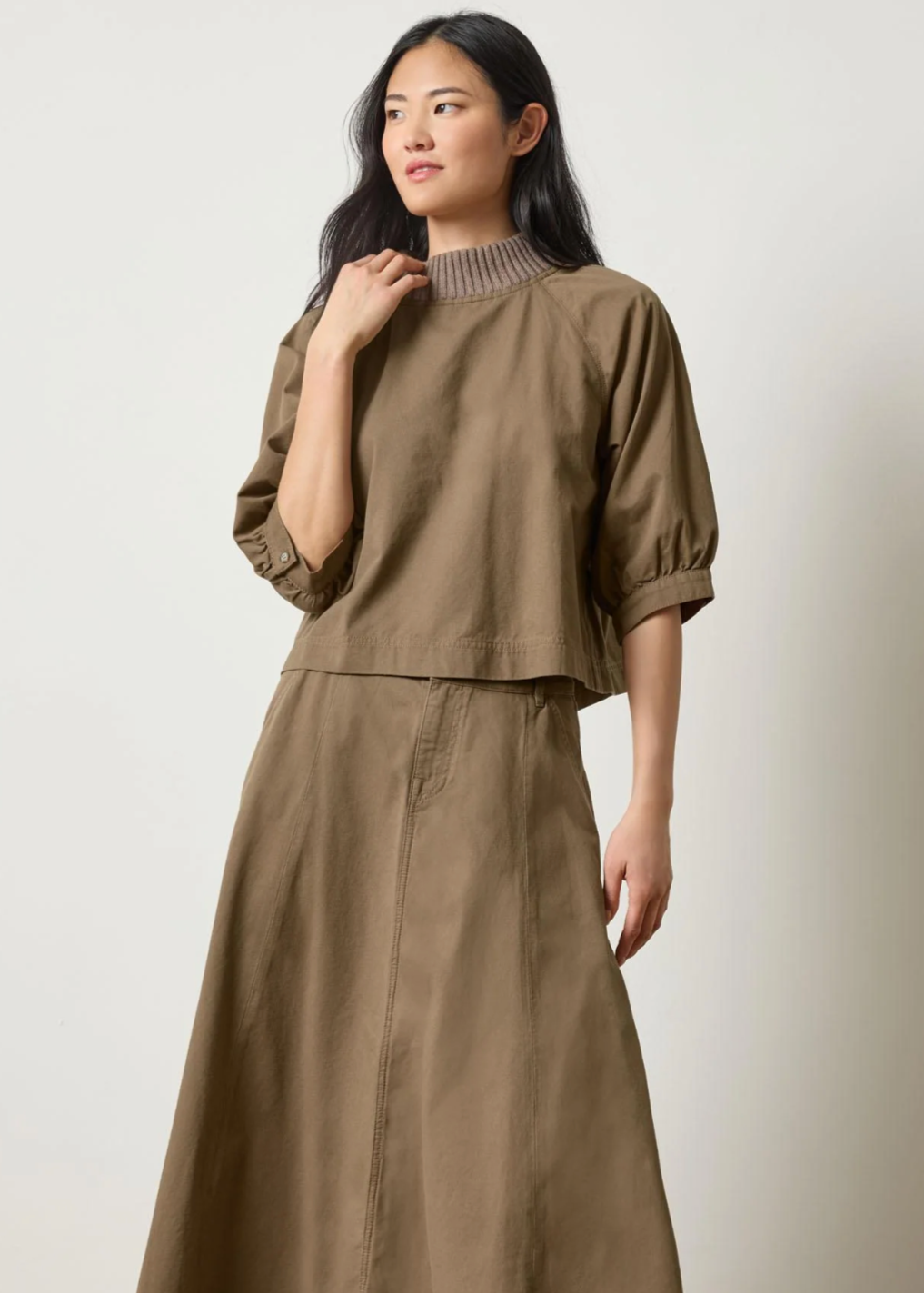KNIT COLLAR TWILL TOP