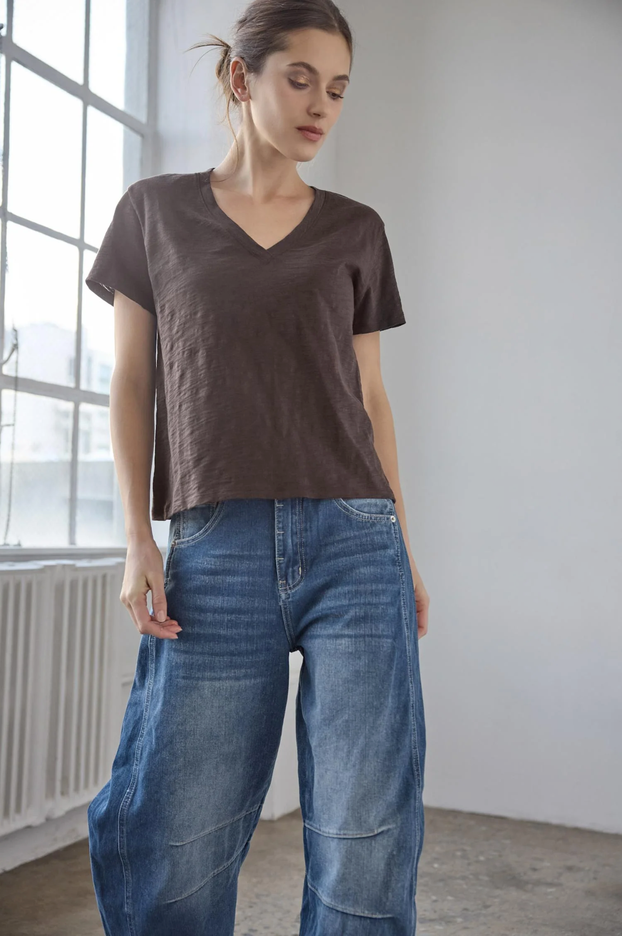 SHORT SLEEVE BACK SEAM V-NECK
