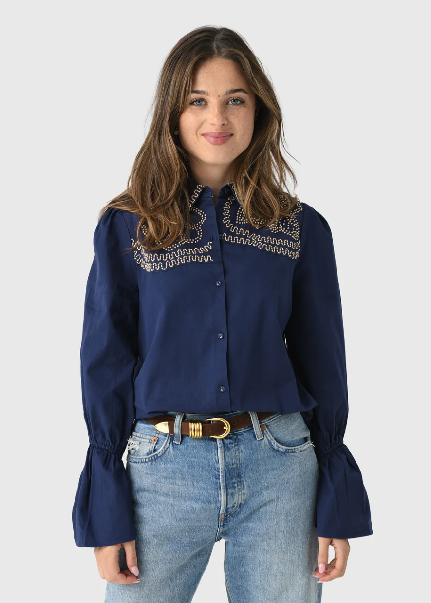 FRENCH KNOT BUTTON DOWN