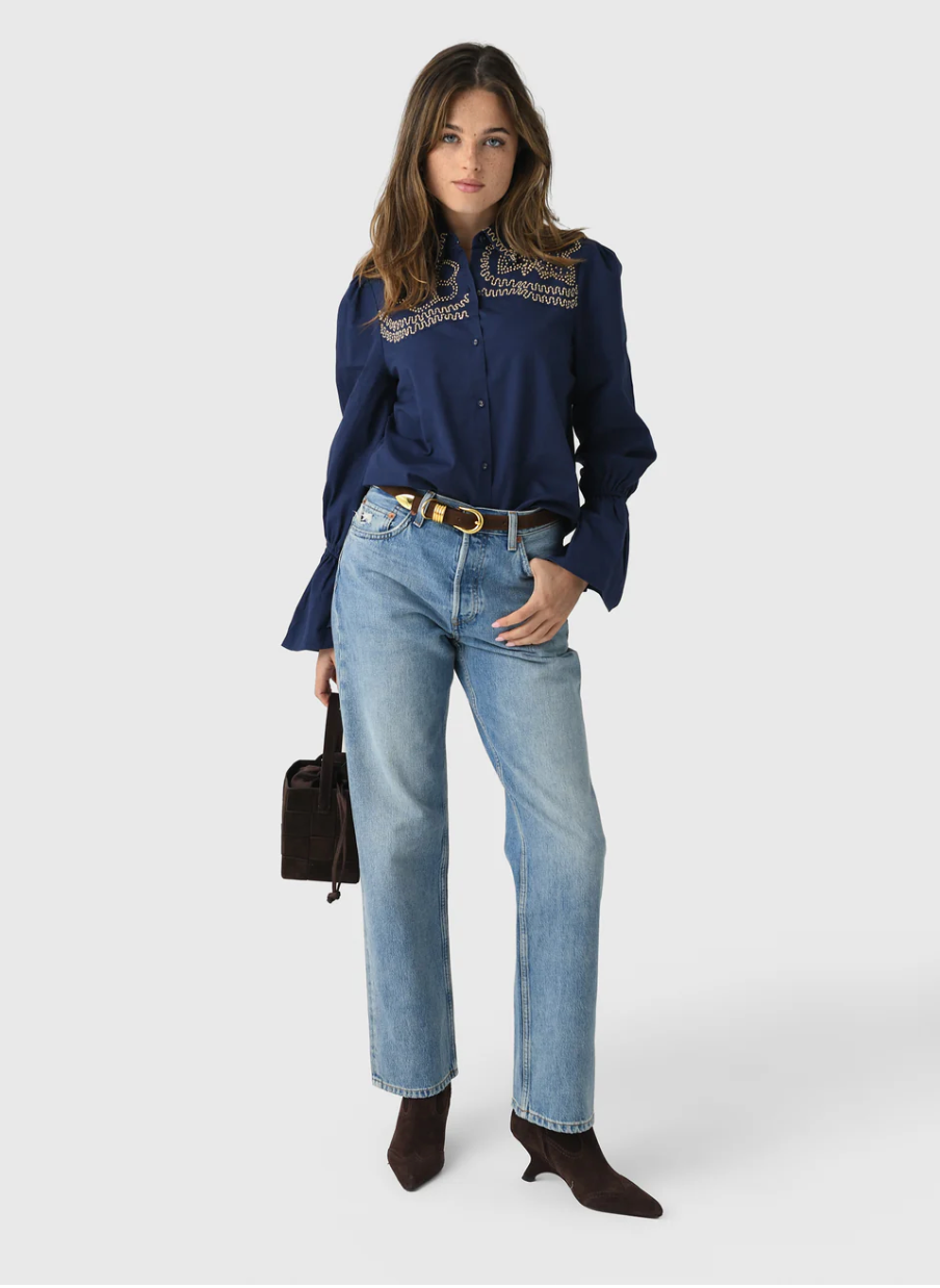 FRENCH KNOT BUTTON DOWN