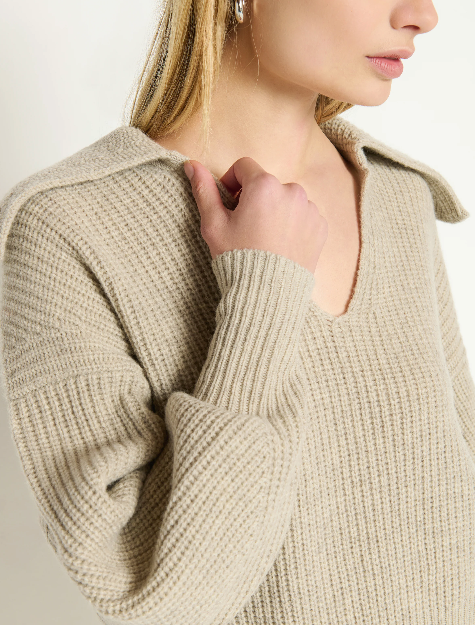 ASHTON COLLARED PULLOVER