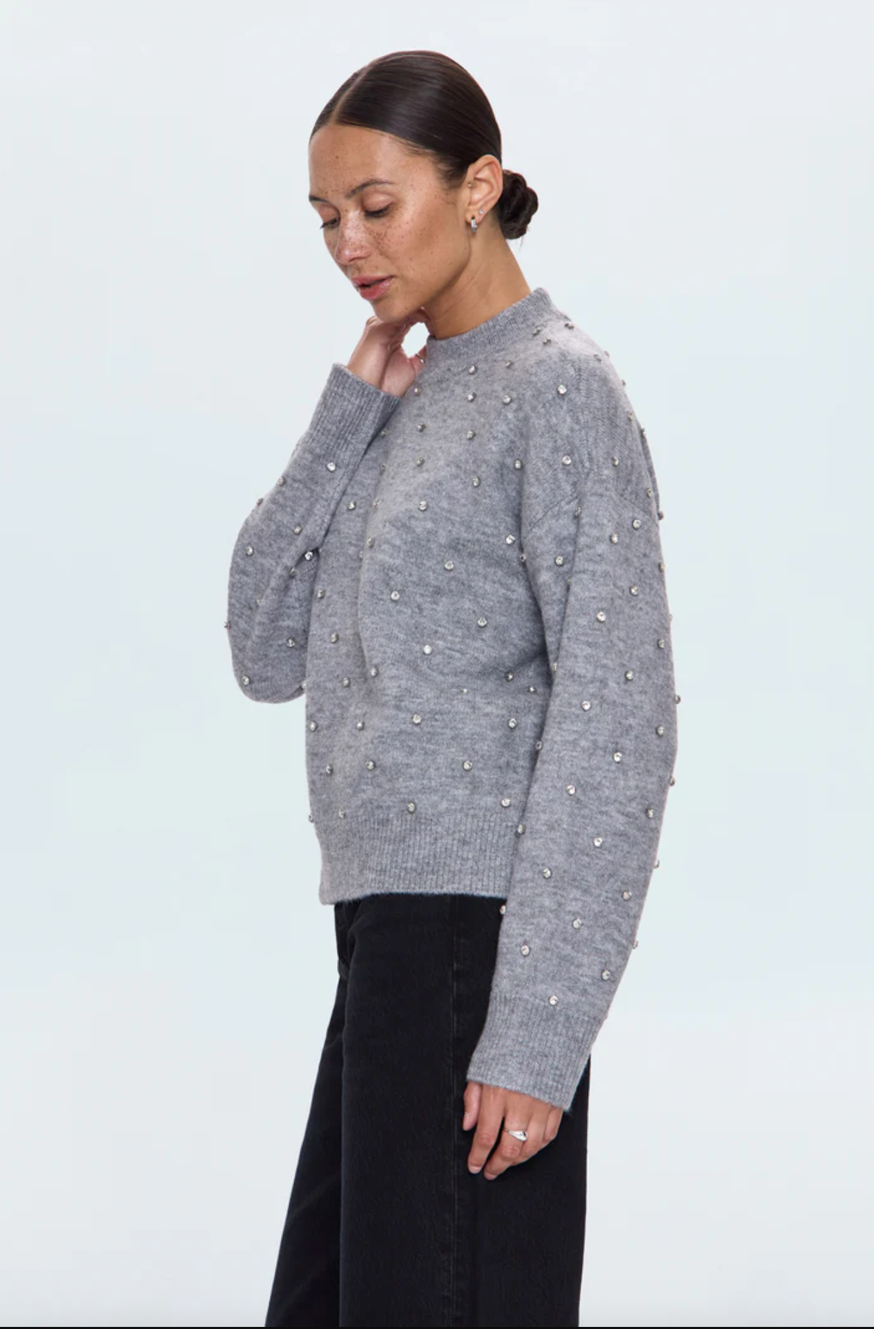 AURA RELAXED CREWNECK SWEATER