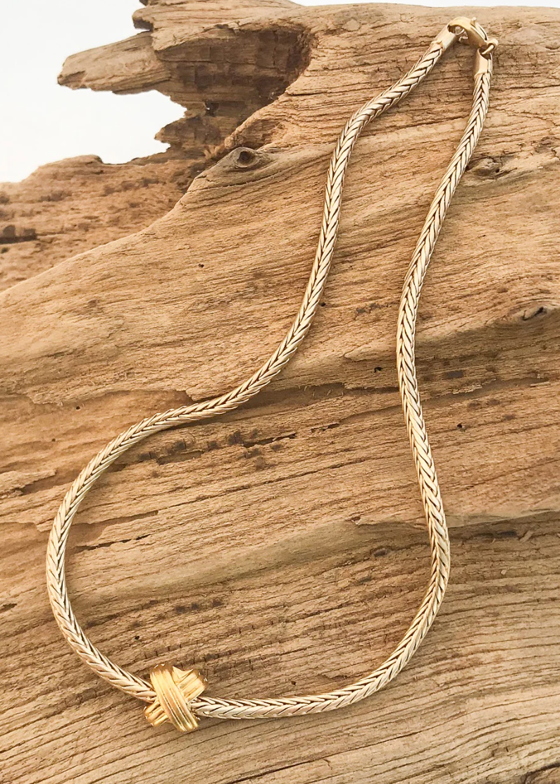 X CROSSOVER BEAD ON ROUND PYTHON 16"