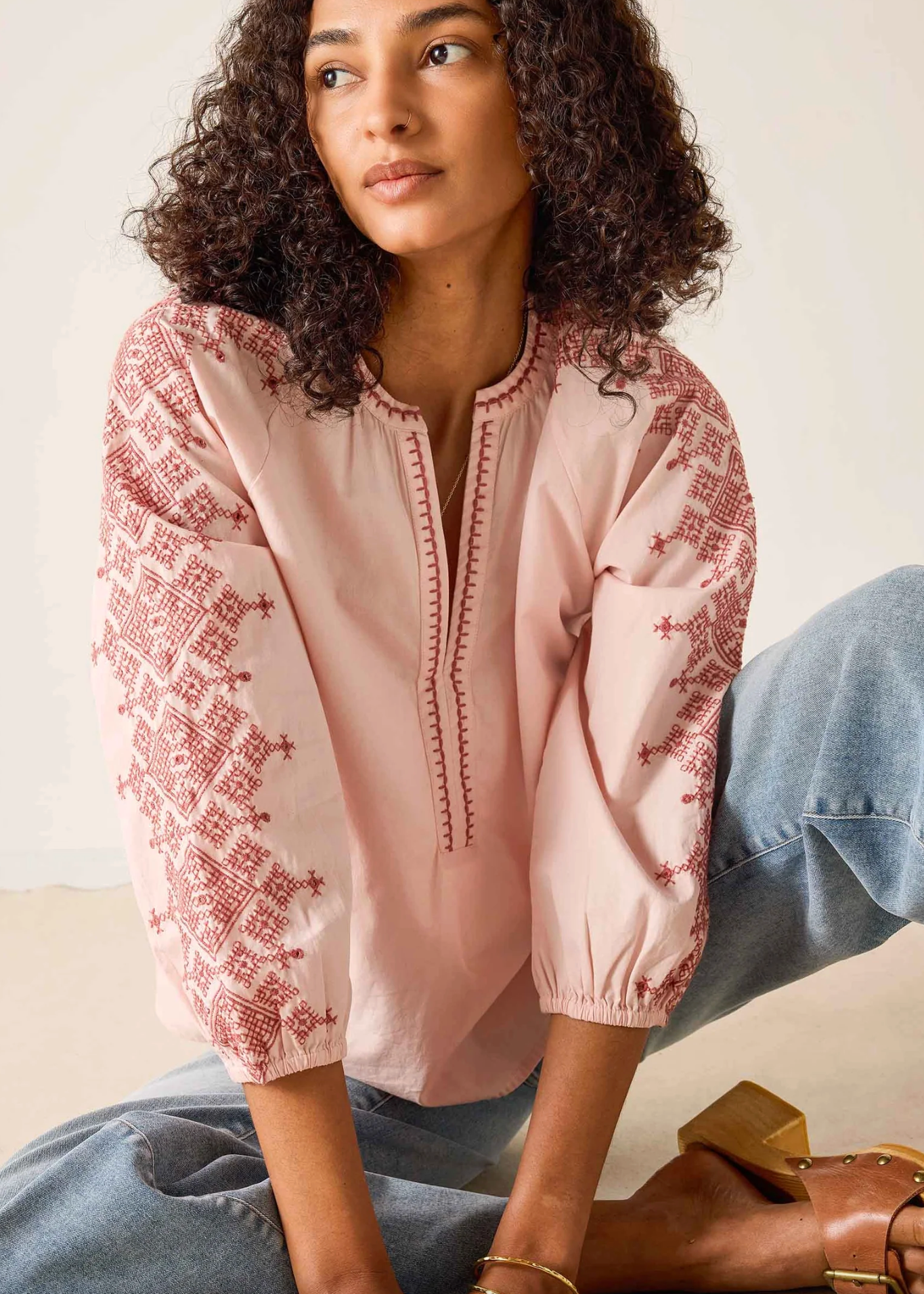 PEGO EMBROIDERED TOP