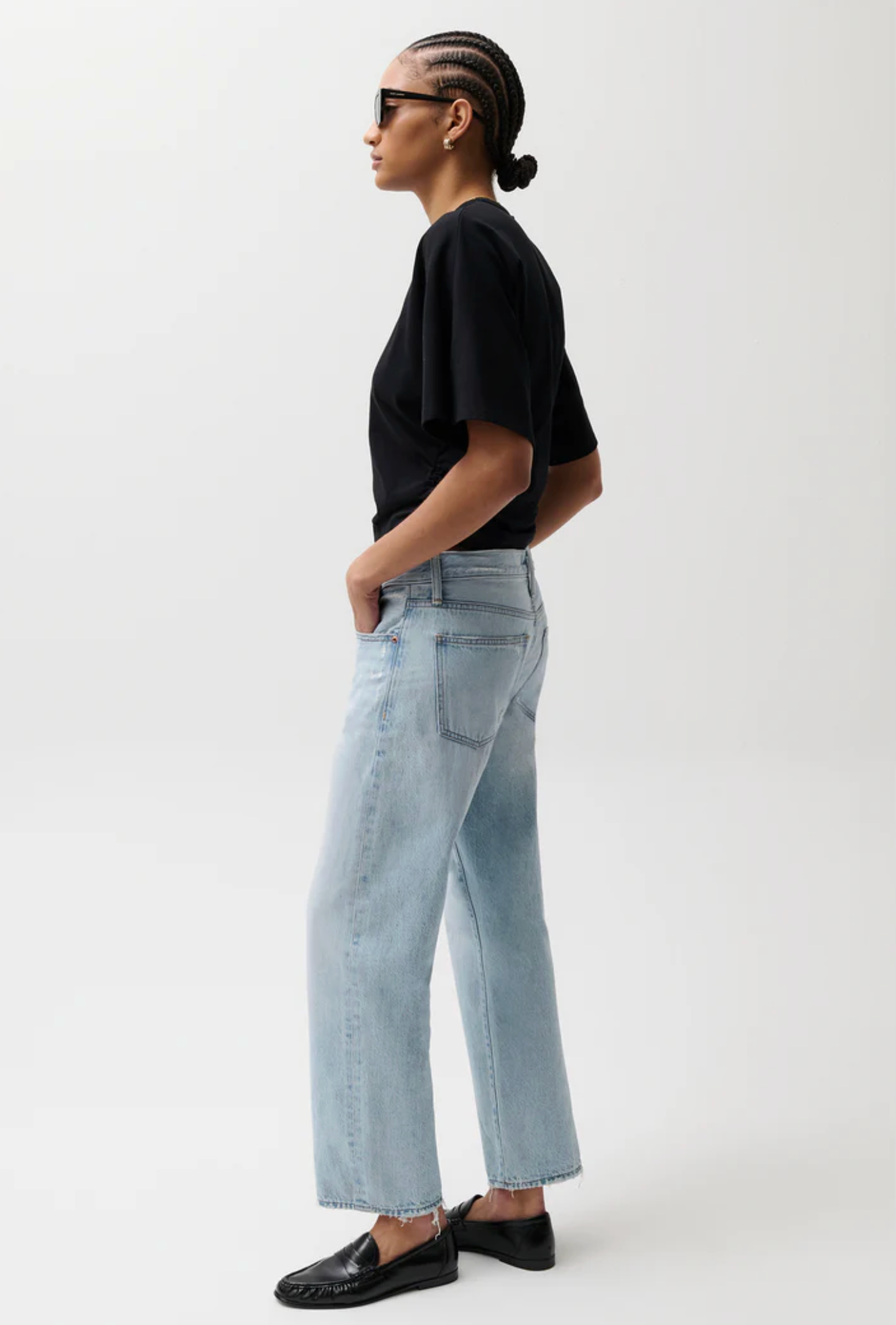 LEXI MID RISE BOWED STRAIGHT