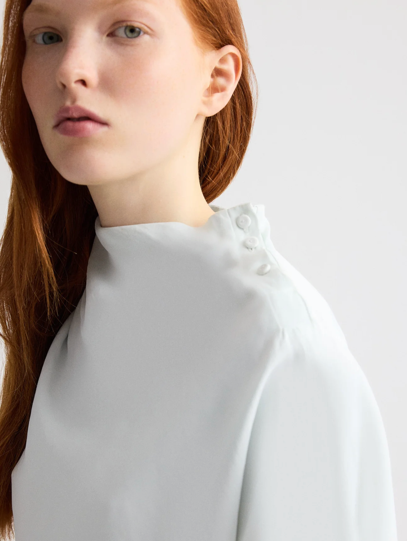 MOCK NECK TEE