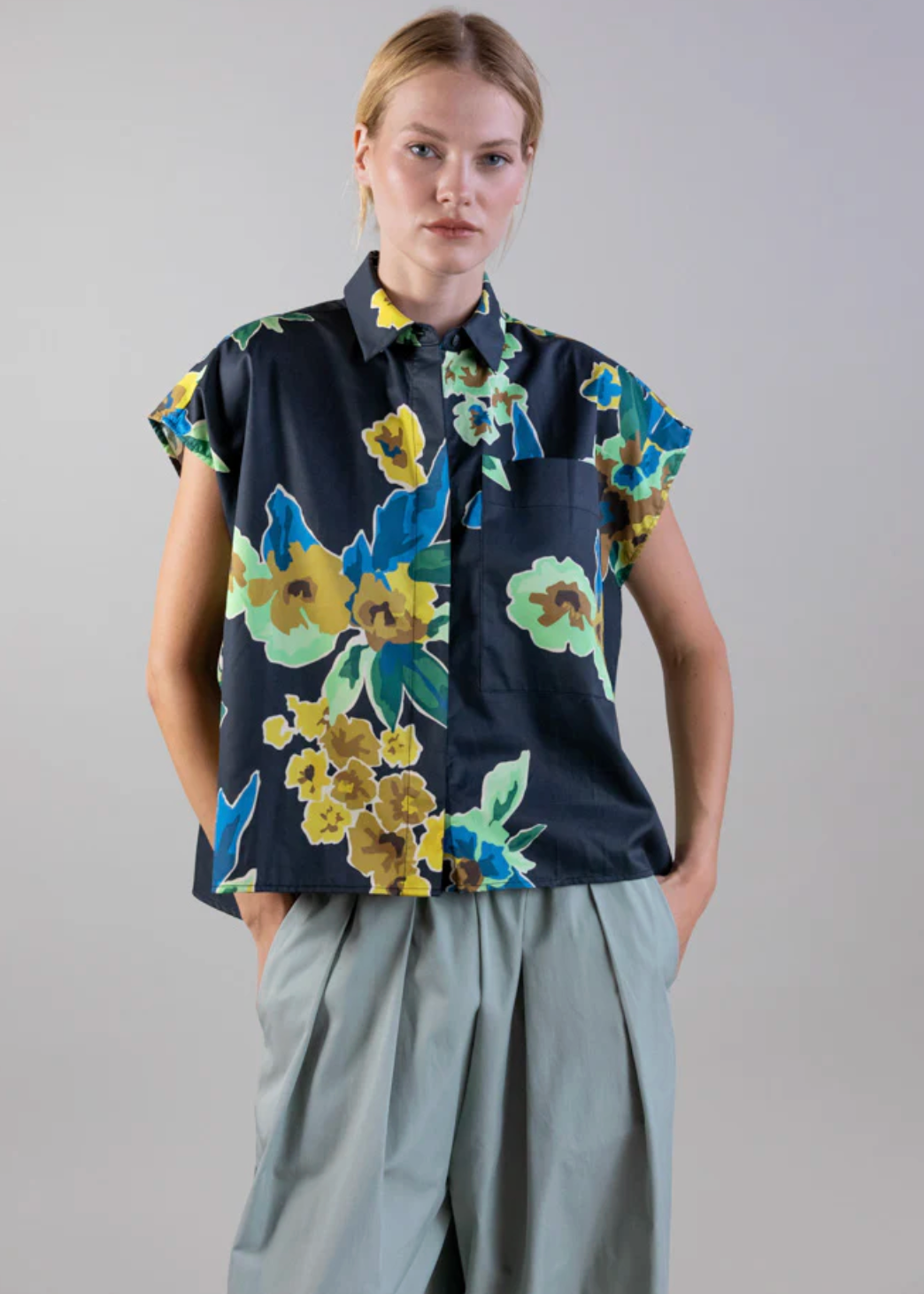 OVERSIZED FLORAL BLOUSE