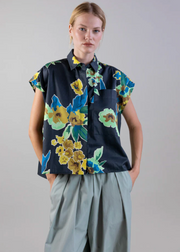 OVERSIZED FLORAL BLOUSE