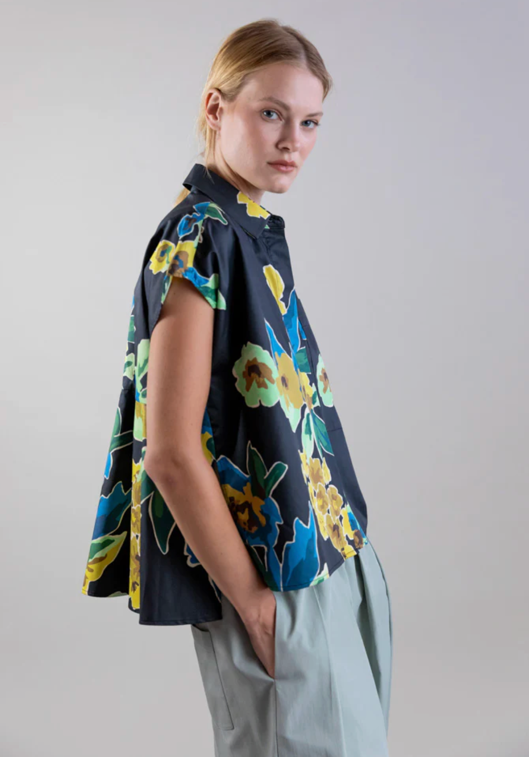 OVERSIZED FLORAL BLOUSE
