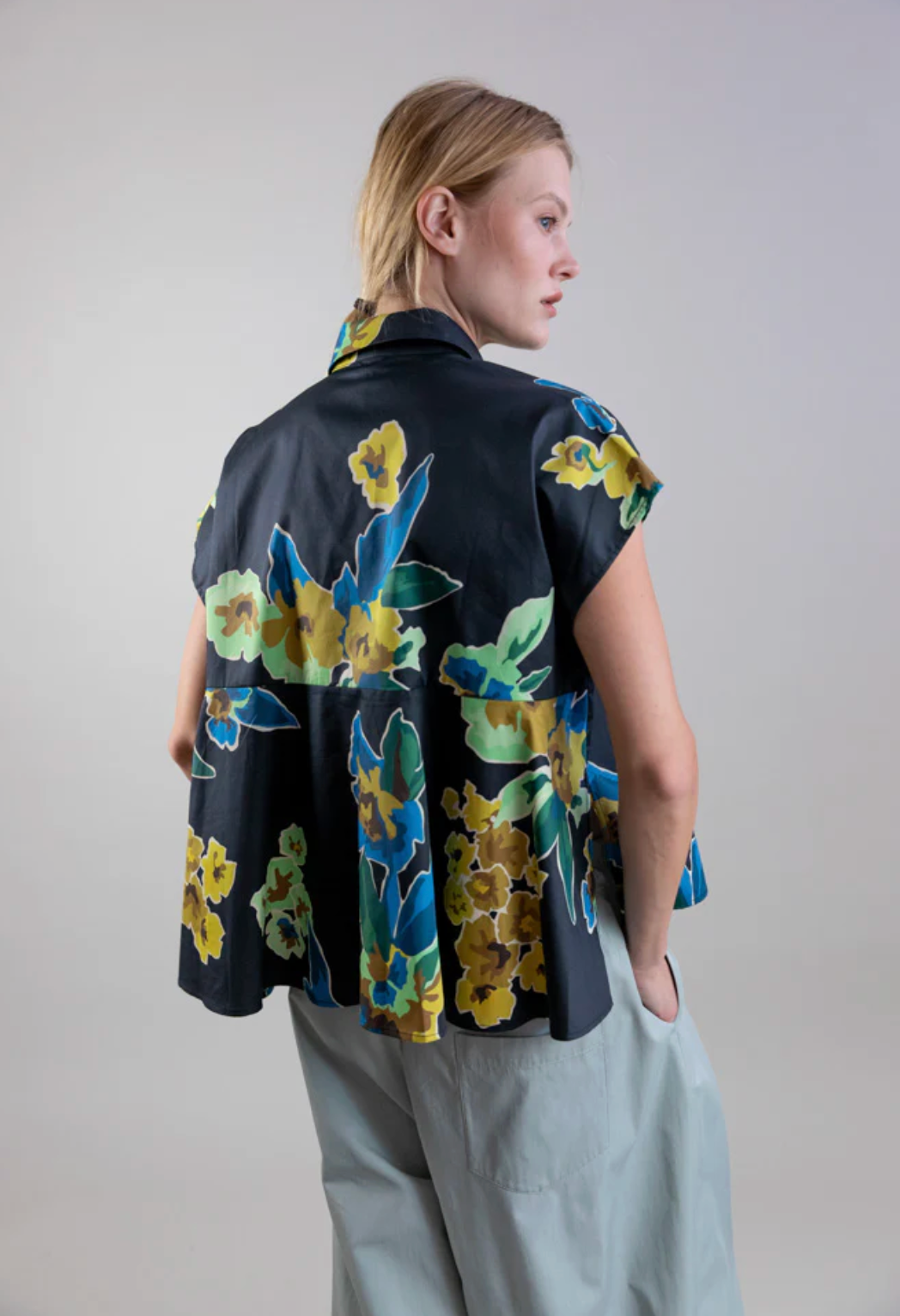 OVERSIZED FLORAL BLOUSE