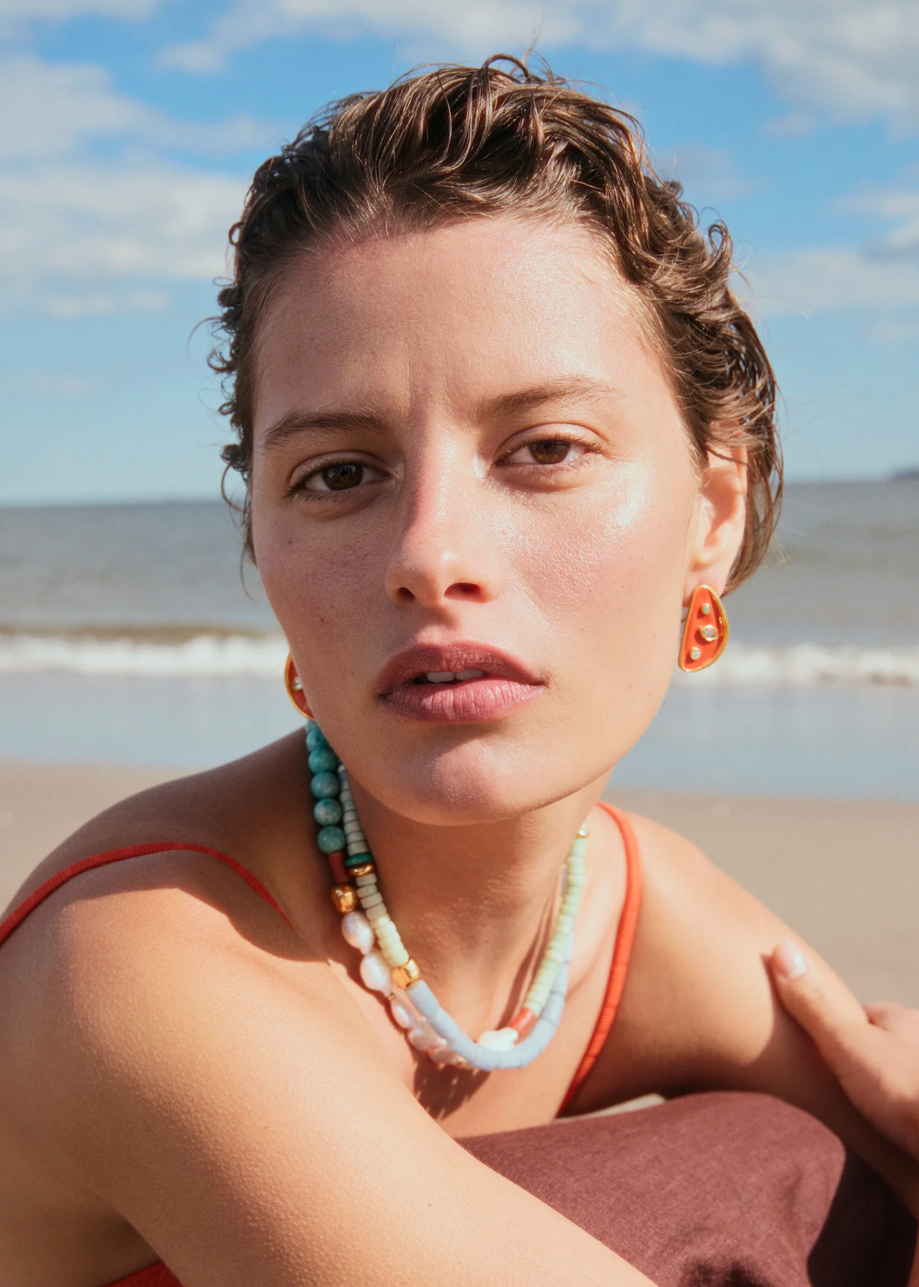 ISOLA STUD EARRINGS IN MELON