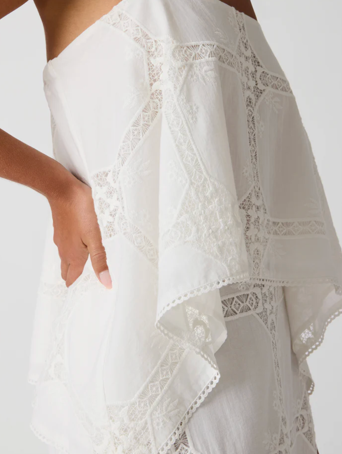 AINSLEE TOP IN EYELET