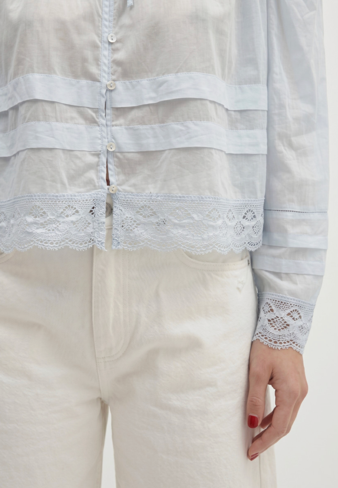 CHEMISE VOLANTS AVEC DENTELLE