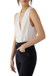 SLEEVELESS DATE BLOUSE