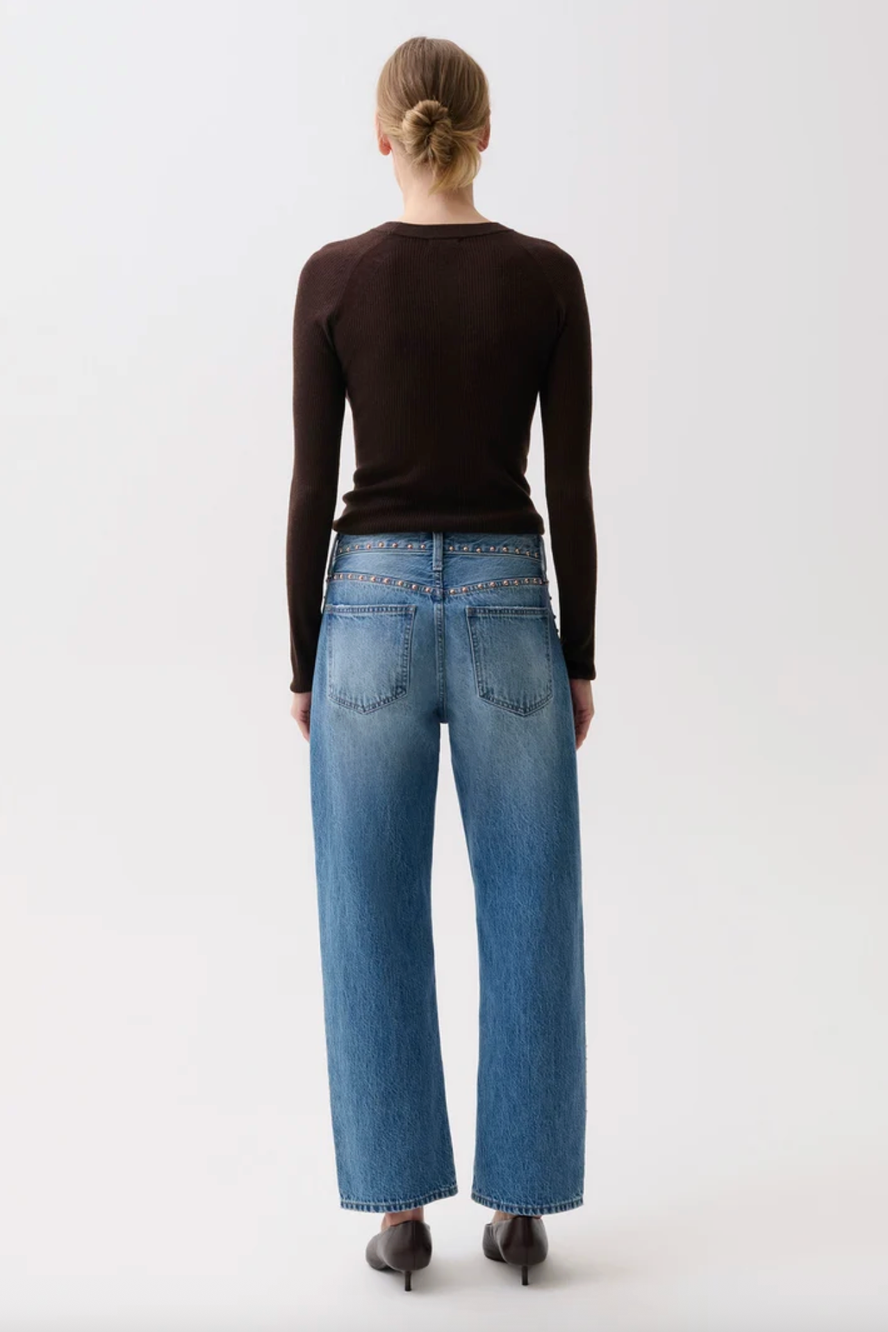 LEXI MID RISE BOWED STRAIGHT