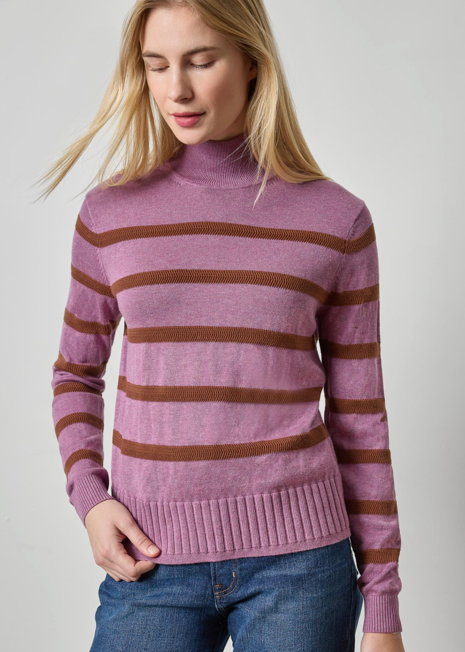 STRIPE TURTLENECK SWEATER