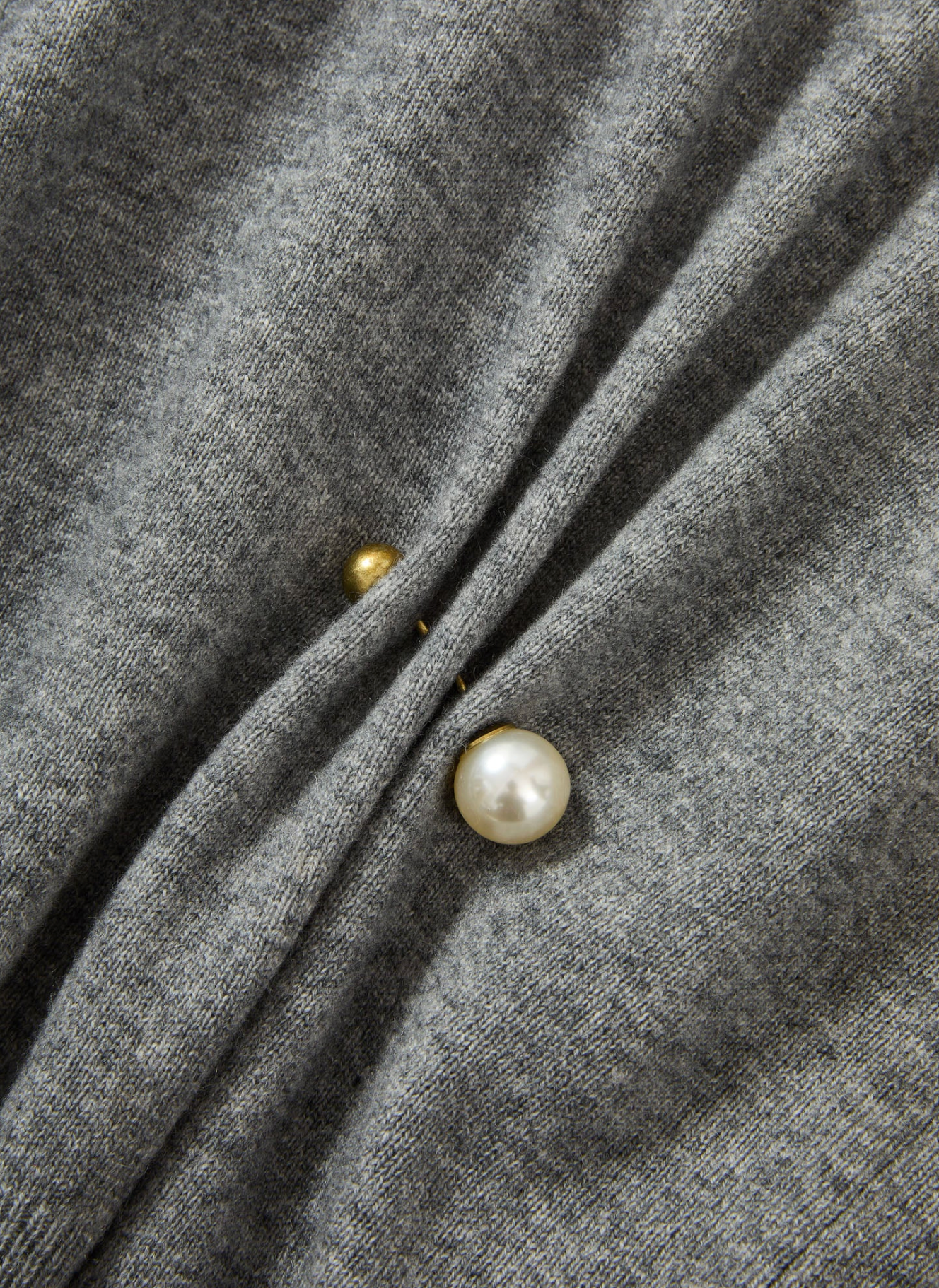 FRANKIE PULLOVER W/PEARL PIN
