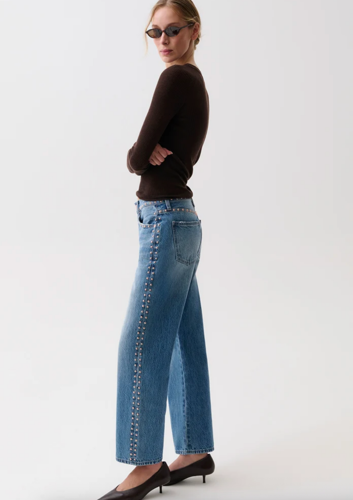 LEXI MID RISE BOWED STRAIGHT