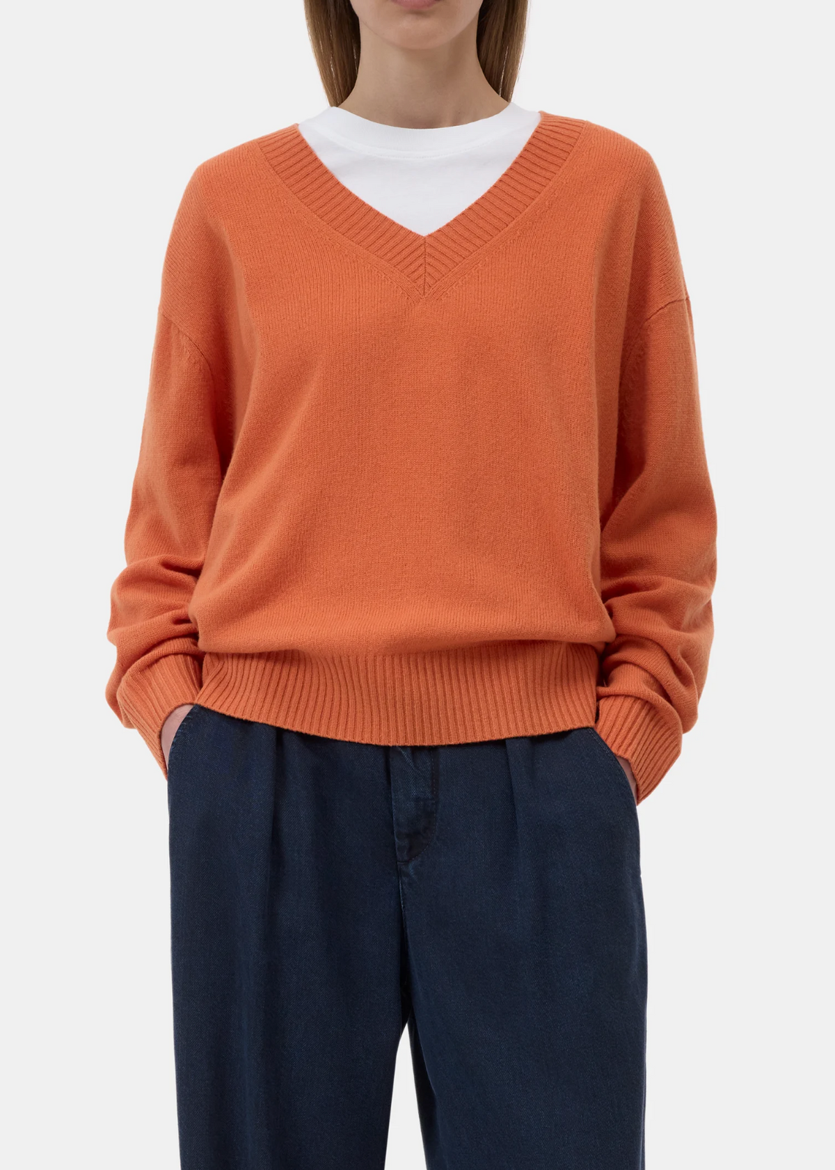 V-NECK JUMPER