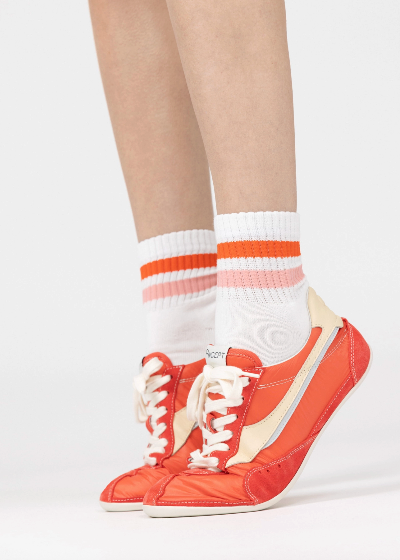TEMPLE LIGHTWEIGHT FLAT SNEAKER